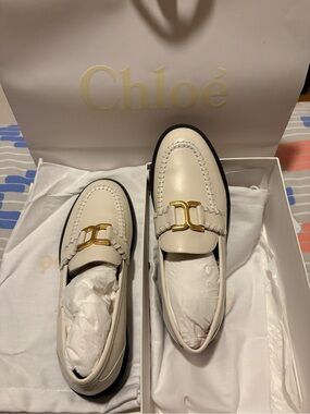 Chloé Cream Leather Slip-On Loafers with Gold Hardware